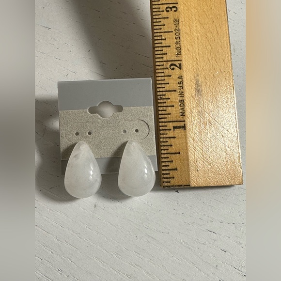 brand-new lucite semi-hoop hypo-allergenic sensitive ears post earrings white - Picture 2 of 5